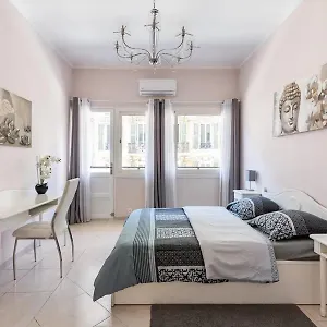 big-central-flat-terrace-81m.fr-provencehotel.com/